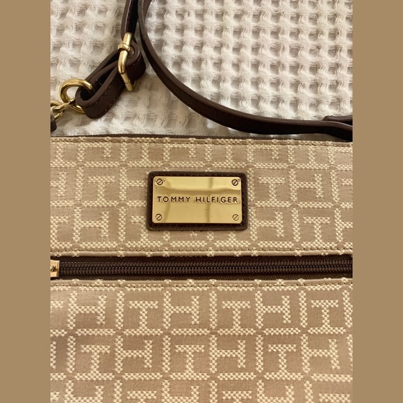 TOMMY HILFIGER Crossbody Bag - Picture 2 of 8